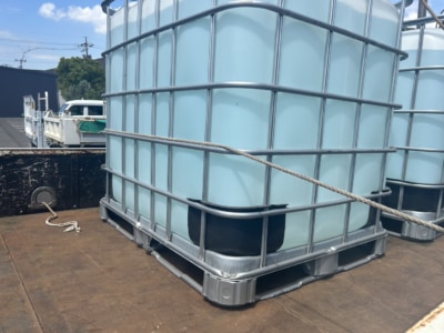 ISO 22241に適合した高品位尿素水AdBlue。写真は1000L IBCコンテナでの荷姿です。